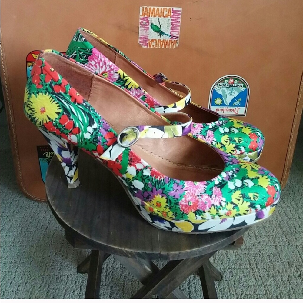 Anthropologie Miss Albright Blooming Flowers Shoes - Size 8.5